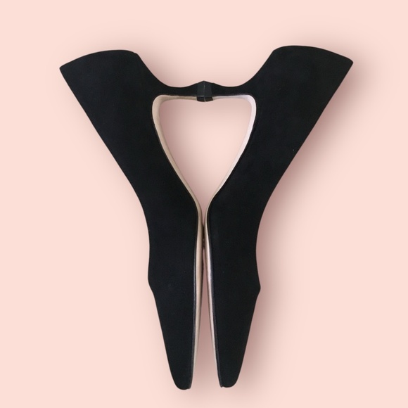 Manolo Blahnik Sirla Suede Low-Heel Pump - Picture 14 of 16